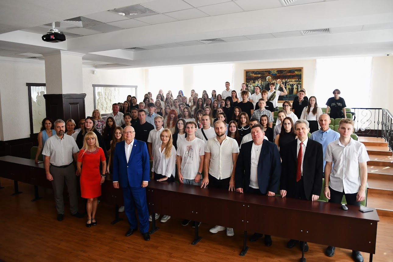 У ХНЕУ ім. С. Кузнеця тривають зустрічі першокурсників із керівництвом університету