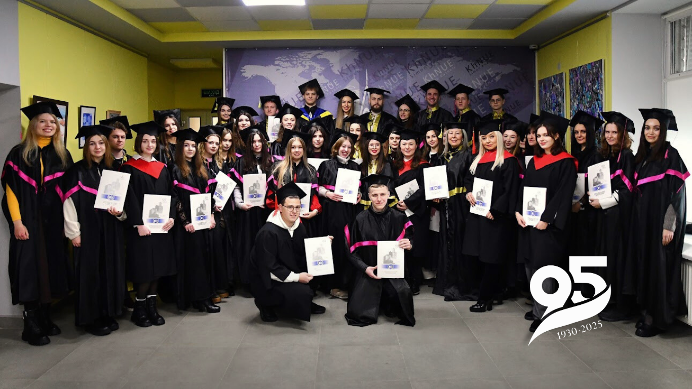 Щиро вітаємо випускників магістратури з успішним отриманням дипломів з відзнакою!