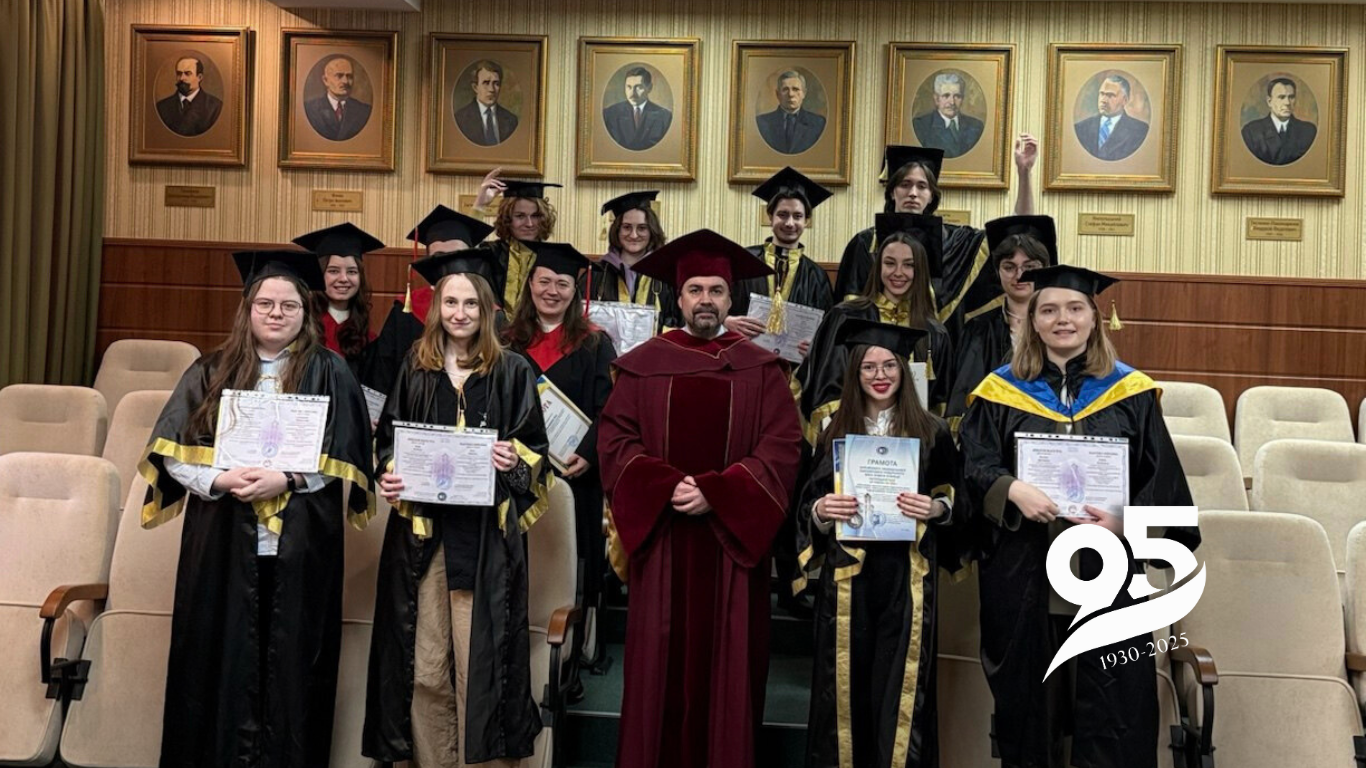 Вітаємо наших магістрів з отриманням дипломів!