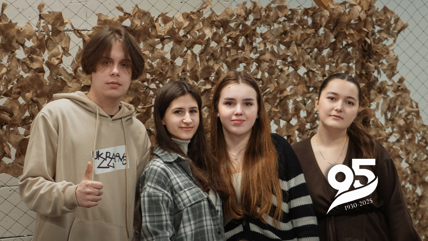 Студенти університету долучилися до плетіння маскувальних сіток у рамках проєкту CodeIT4Life «Захисна Плетенка»