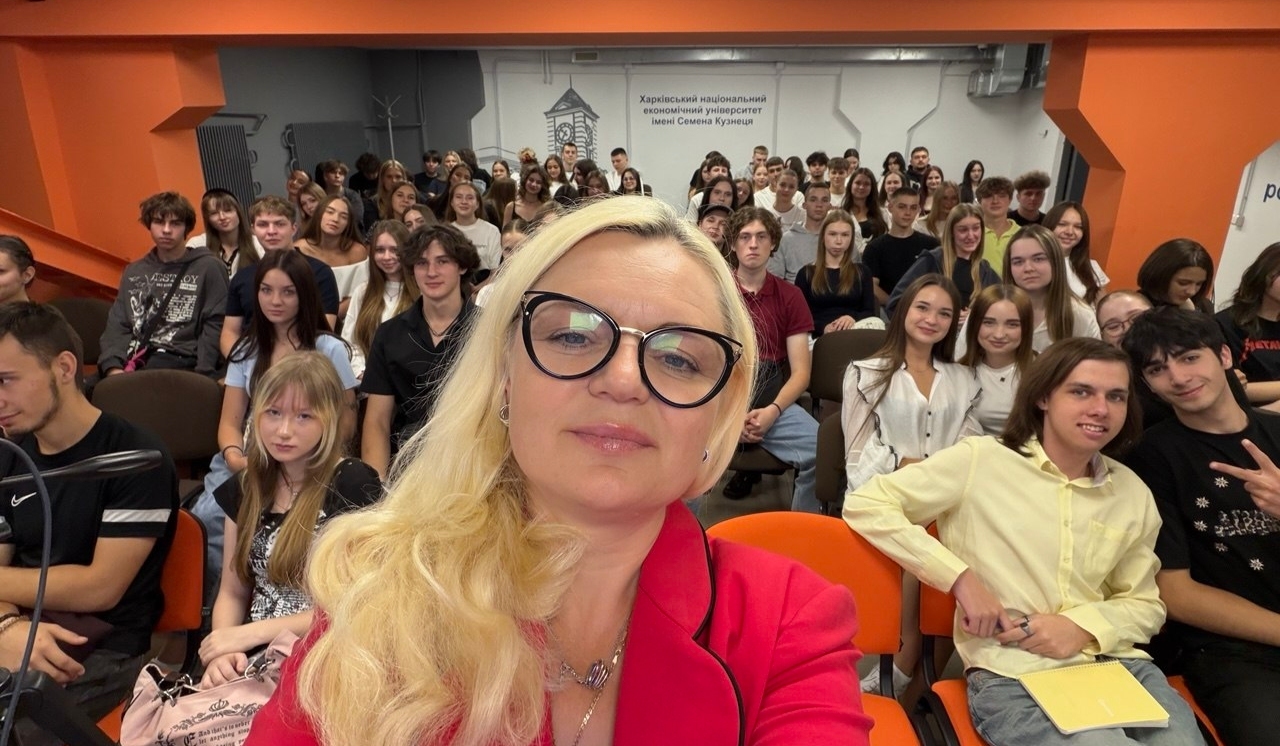 СТАРТ У ХНЕУ ІМ. С. КУЗНЕЦЯ: ЗНАЙОМСТВО З УНІВЕРСИТЕТОМ, МОЖЛИВОСТЯМИ ТА СТУДЕНТСЬКИМ ЖИТТЯМ
